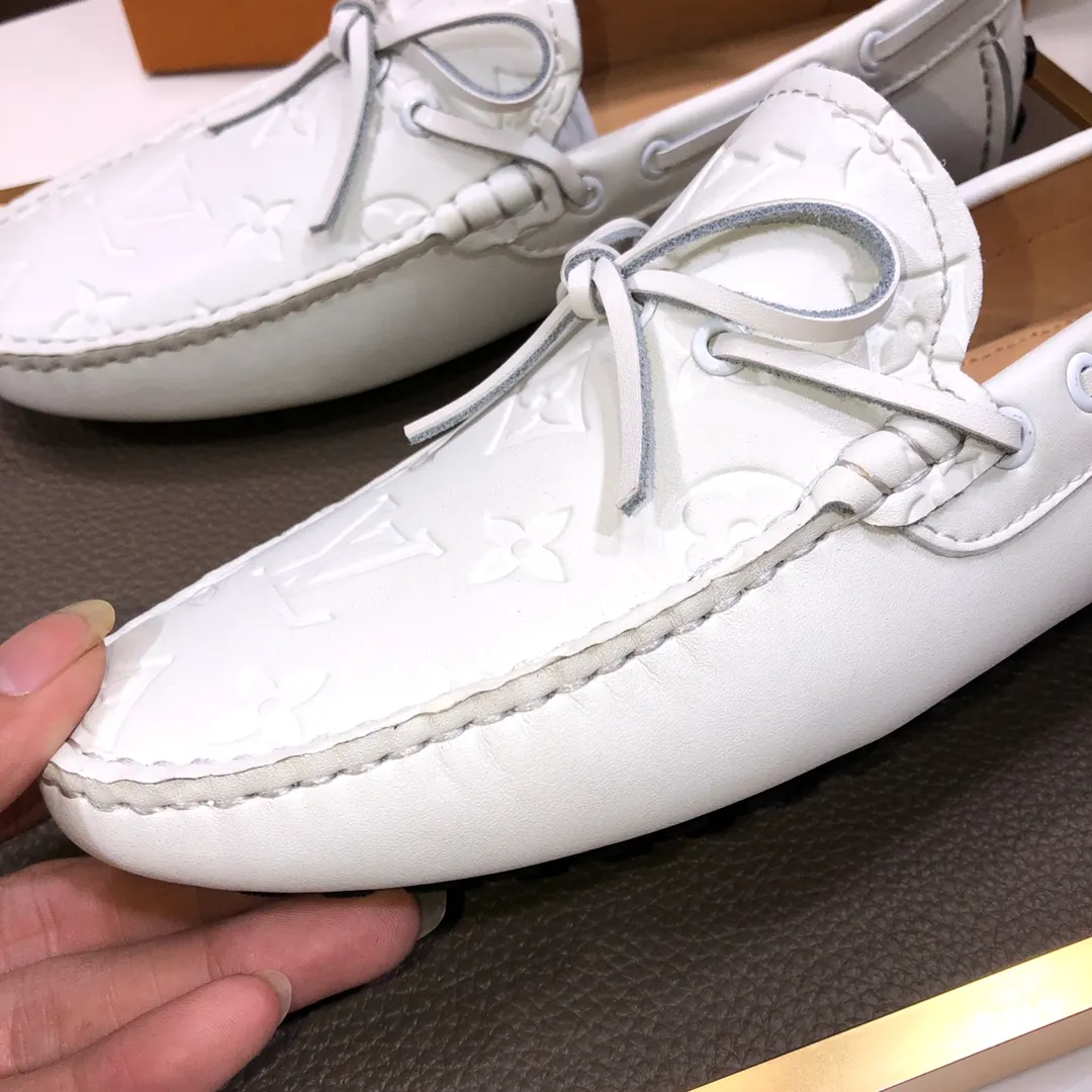 Men's men's shoes 💰420💰 [LV Doudou Shoes] (sheepskin lining) new model is on the market, available on the official website. The new Doudou shoes are processed into single-color materials, and the uppers are made of imported cowhide material. The body of the shoe is fully hemmed with mark thread, and is lined with imported original cowhide leather. The elegant shoe shape is super suitable for all-matching, and the size is 38-44.
